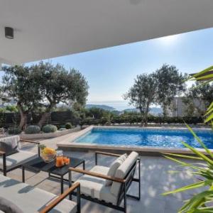 Villa Festina lente a luxury villa in Makarska heated pool
