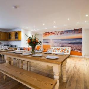 Super stylish group house by the sea - sleeps 20!