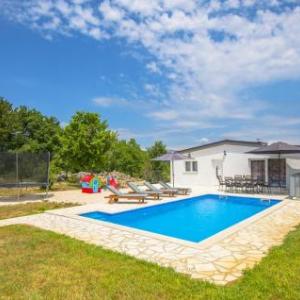 Three-Bedroom Holiday Home in Grubine