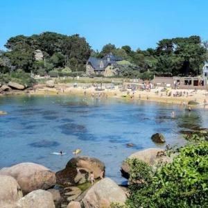 Appartement mansardé avec terrasse à 100m de la Plage St-Guirec Ploumanac'h - FR-1-368-161
