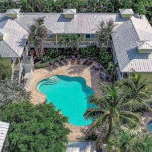 Beach Club at Siesta Key Poolside D