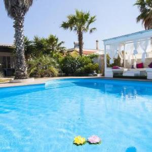Pizzo Villa Sleeps 13 Pool Air Con WiFi T801707