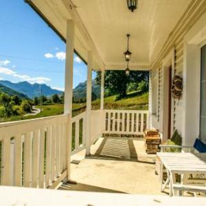 Snow White Chalet- Mountain Retreat in Kolašin