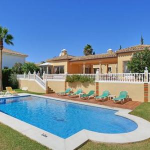 Malaga Villa Sleeps 8 Pool Air Con WiFi T801818