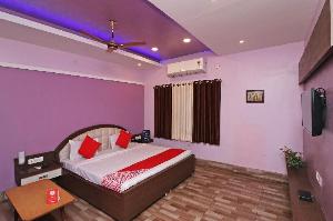 Vaccinated Staff - OYO 18668 Ananya Guest House, Durgapur