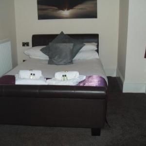 Hotels near KCOM Stadium - White Hart