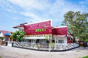 OYO 433 Nelvi Guest House Syariah, Padang