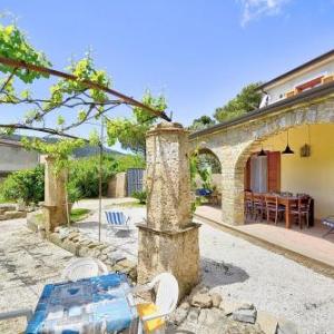 San Salvatore Telesino Villa Sleeps 6 Air Con WiFi