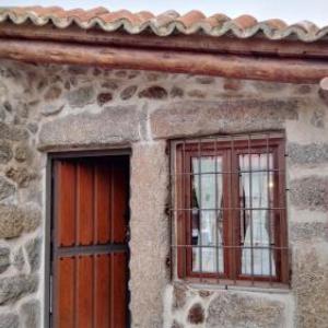 House with 2 bedrooms in Villar de Corneja 35 km from the slopes