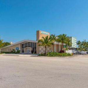 Downtown Hollywood Gardens Inn & Suites