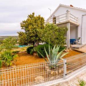 House with 3 bedrooms in Milna with wonderful sea view furnished garden and WiFi 70 m from the beach