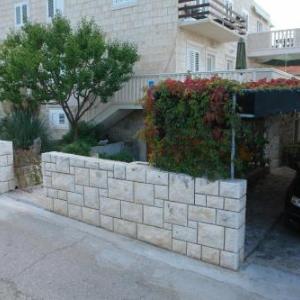 Apartments with parking space Supetar Brac - 13180