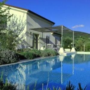 Hillside Villa with Swimming Pool and Jacuzzi - Frasassi Caves