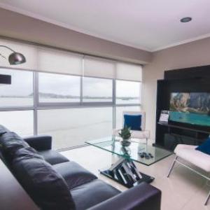 Riverfront I 1 piso 4 suite vista al rio Puerto Santa Ana Guayaquil