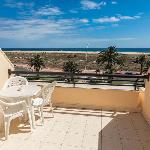 Apartment on the seafront overlooking the beach swimming pools equipped. Wifi 