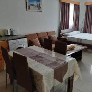 Pari's Holiday apartments-Paphos