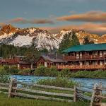 Redfish Riverside Inn Stanley Idaho