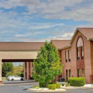 Louisville Palace Hotels - Days Inn & Suites by Wyndham Louisville SW