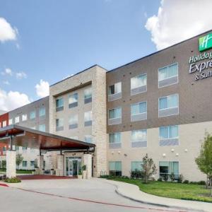 Hotels near Plaza Arts Center Carrollton - Holiday Inn Express & Suites Farmers Branch