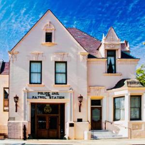 Hotels near New Orleans Fair Grounds - Inn at the Old Jail