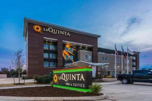 La Quinta Inn and Suites by Wyndham Houston Spring South, Spring