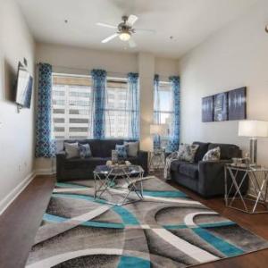 Rockinâ Downtown NOLA! High rise Condo Sleeps 4!