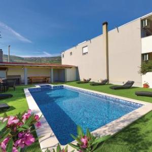 Six-Bedroom Holiday Home in Kastel Novi