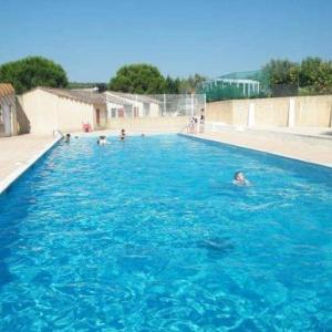 Bungalow with 3 bedrooms in Creissan with shared pool and WiFi 30 km from the beach