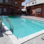 Souvlakis Pool Suites (S.P.S)