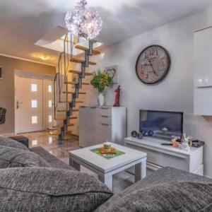 Two-Bedroom Apartment in Pula