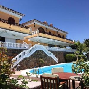 House with 3 bedrooms in Tejeda with wonderful mountain view shared pool enclosed garden 30 km from the beach