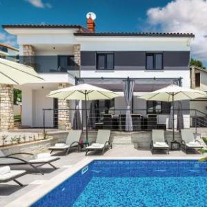 Three-Bedroom Holiday Home in Banjole