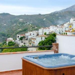 Elegant Villa with Jacuzzi in Canillas de Albaida