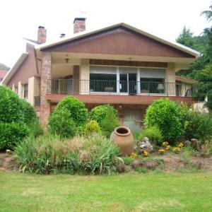 House with 4 bedrooms in Pradoluengo with wonderful mountain view and enclosed garden