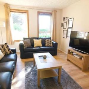 Modern 2 Bedroom Ground Floor Flat - Free Parking