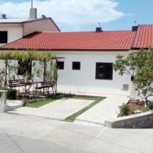 Apartments with parking space Senj - 7475