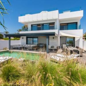 Villa first line beach 6 bedrooms private pool Costabella Marbella