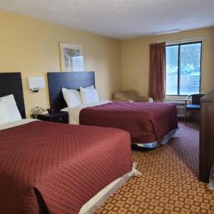 Memorial Auditorium Pittsburg Hotels - Budgetel inn & Suites