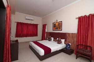 OYO 4754 Hotel Center Point, Pantnagar