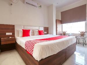 Vaccinated Staff- OYO 42743 Hotel Midway, Zirakpur
