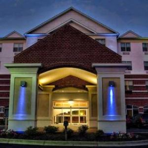 Hotels near Maryland International Raceway - Holiday Inn Express La Plata