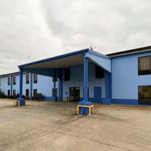 Hotels near Evangeline Downs Racetrack and Casino - Executive Inn & Suites Breaux Bridge LA