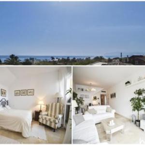 Beautiful beachside duplex apartment with amazing sea views