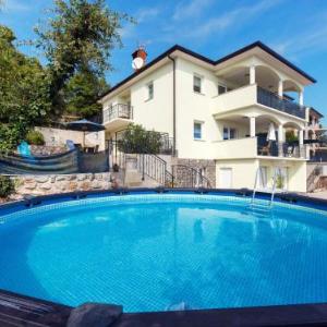 Apartment Kyra - LOV230