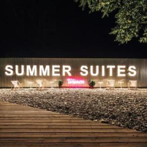 THE SUMMER SUITES