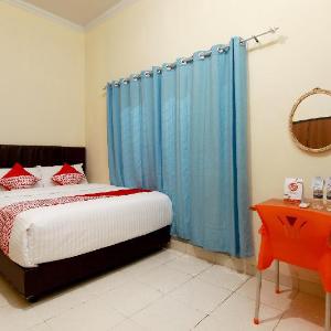 OYO 1332 Almonsari Residence