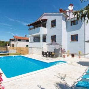 Three-Bedroom Holiday Home in Svetvincenat