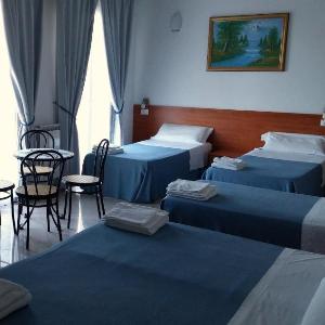 Venice Mestre tourist accommodation quiet room with wifi and free parking