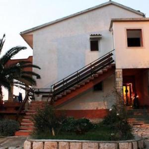 Apartments with parking space Novalja Pag - 13200