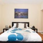 10 minute walk to downtown ~ comfortable studio